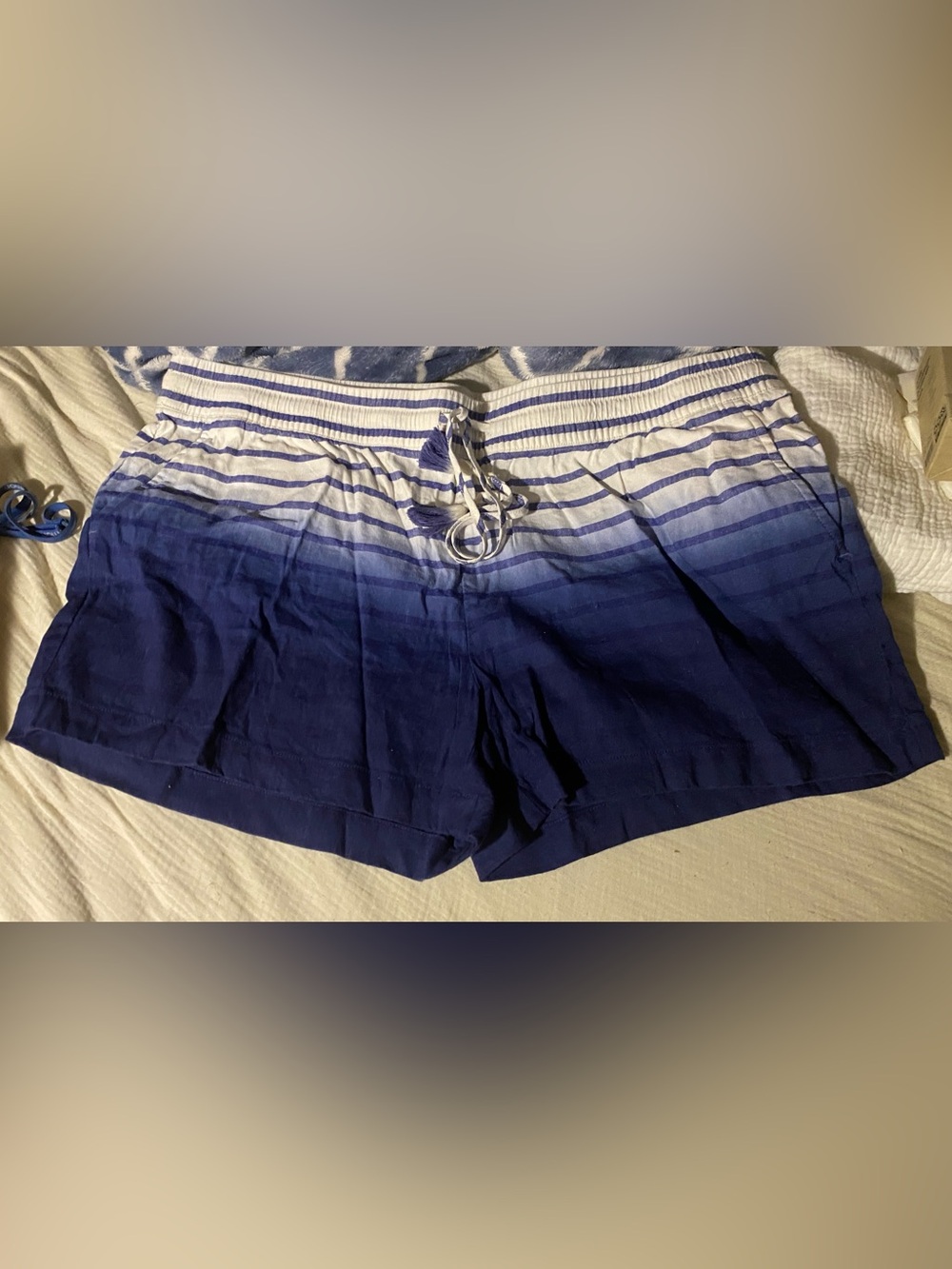 Vineyard Vines Women's Ombre Navy and White Drawstring Shorts linen blend